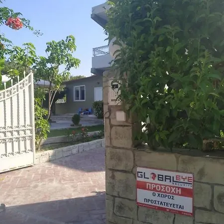 Greek Style Ground Floor & Pool شقة