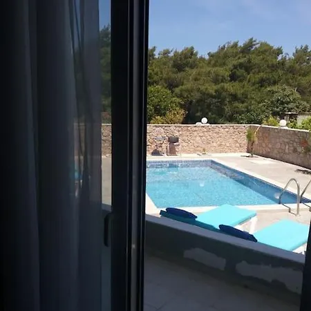 Greek Style Ground Floor & Pool * إياليسوس