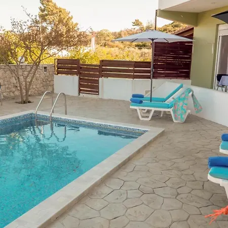 Greek Style Ground Floor & Pool شقة