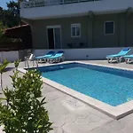 Greek Style Ground Floor & Pool *