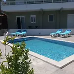 Apartament Greek Style Ground Floor & Pool