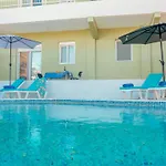 Greek Style Ground Floor & Pool Apartament