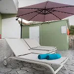 Greek Style Ground Floor & Pool *