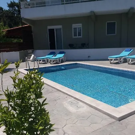 Greek Style Ground Floor & Pool *