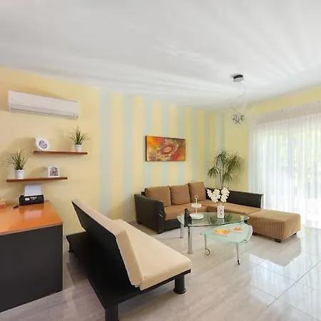 Greek Style Ground Floor & Pool Appartement Ialysos (Rhodes)