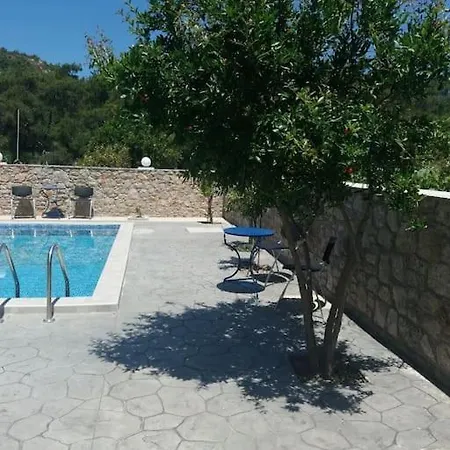 Greek Style Ground Floor & Pool Apartment