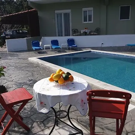 Greek Style Ground Floor & Pool Apartamento