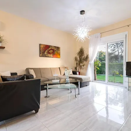 Greek Style Ground Floor & Pool Apartament