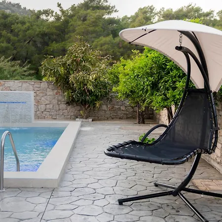 Greek Style Ground Floor & Pool Apartament