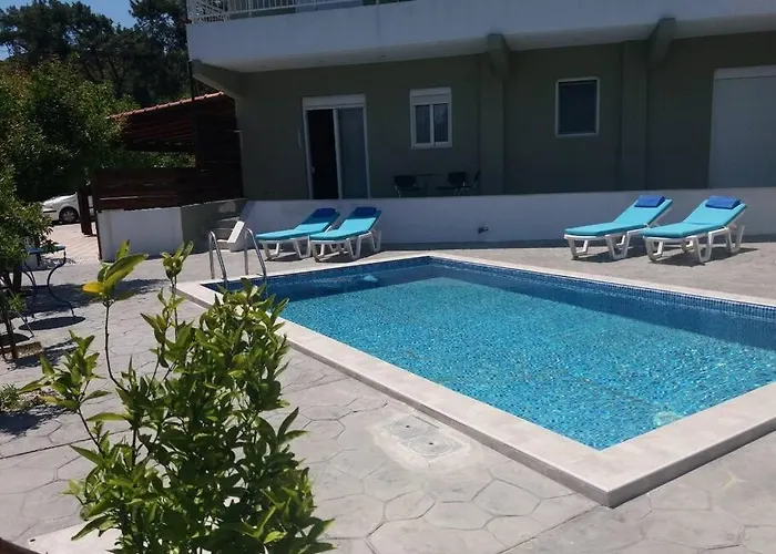 Greek Style Ground Floor & Pool *