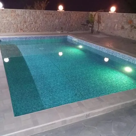 Greek Style Ground Floor & Pool Апартаменты *