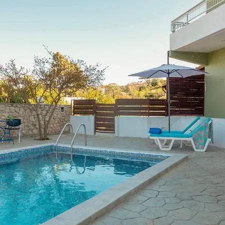 Greek Style Ground Floor & Pool Апартаменты Ялиссос