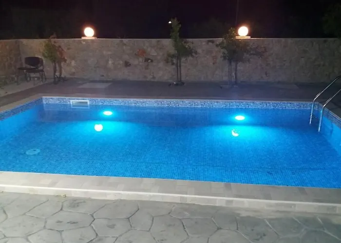 Greek Style Ground Floor & Pool Apartman Jaliszósz
