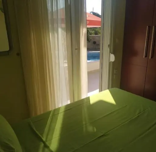 Apartman Greek Style Ground Floor & Pool *