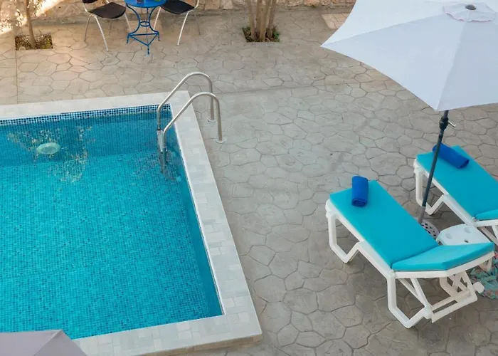Apartman Greek Style Ground Floor & Pool