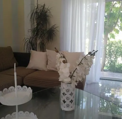 Apartman Greek Style Ground Floor & Pool