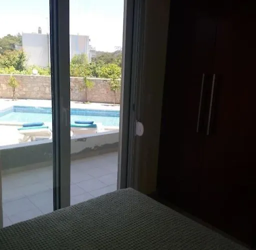 Greek Style Ground Floor & Pool Jaliszósz