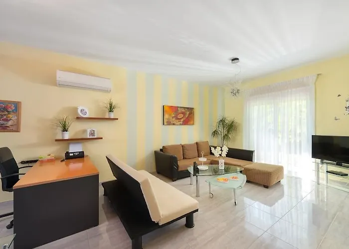 Greek Style Ground Floor & Pool Apartman Jaliszósz