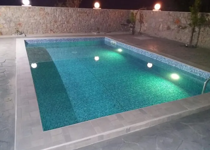 Greek Style Ground Floor & Pool Apartman *