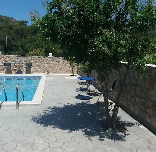 Greek Style Ground Floor & Pool Apartman