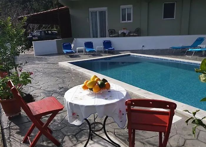 Greek Style Ground Floor & Pool Apartman