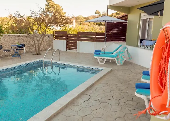 Greek Style Ground Floor & Pool Apartman